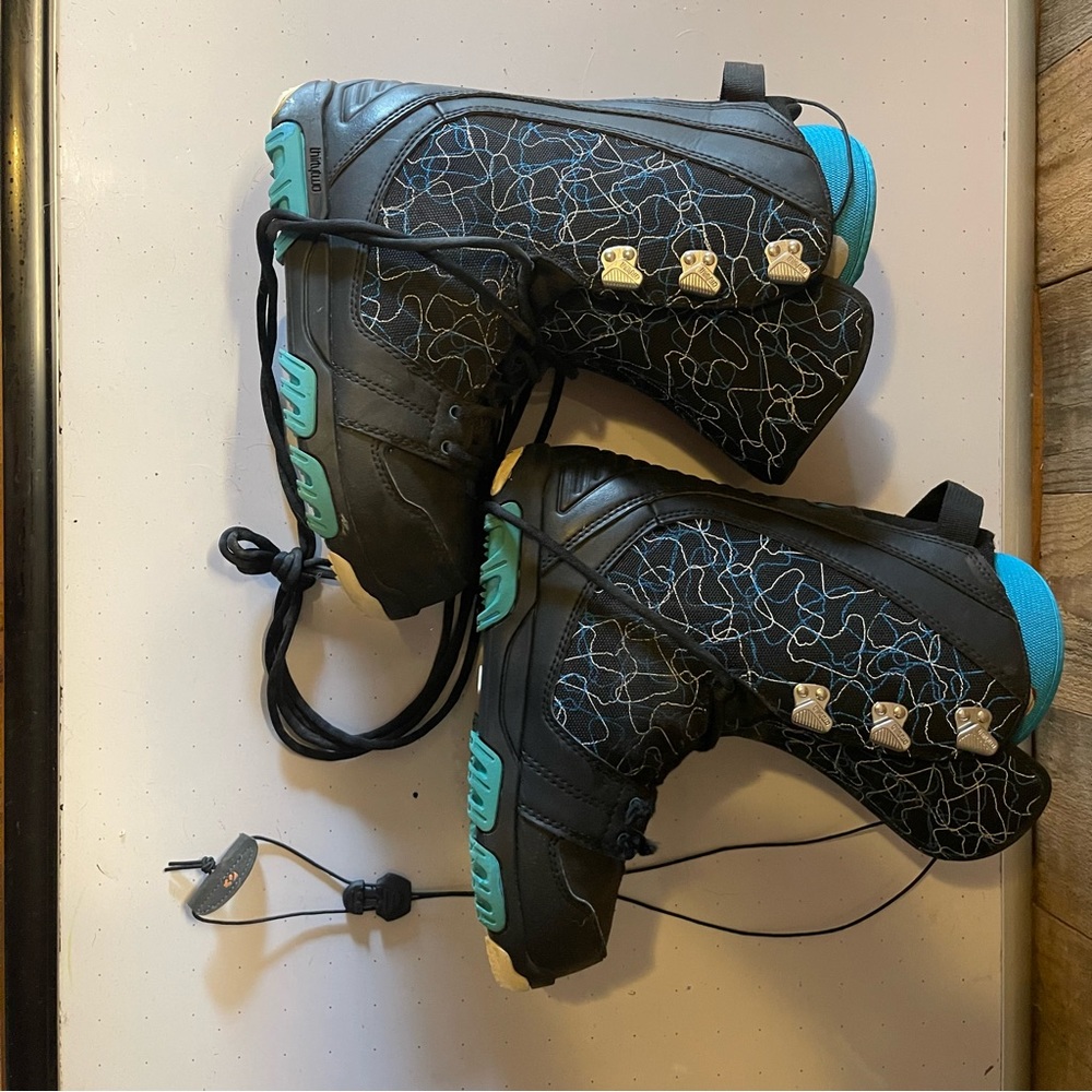 Womens thirtytwo snowboard boots 8.5